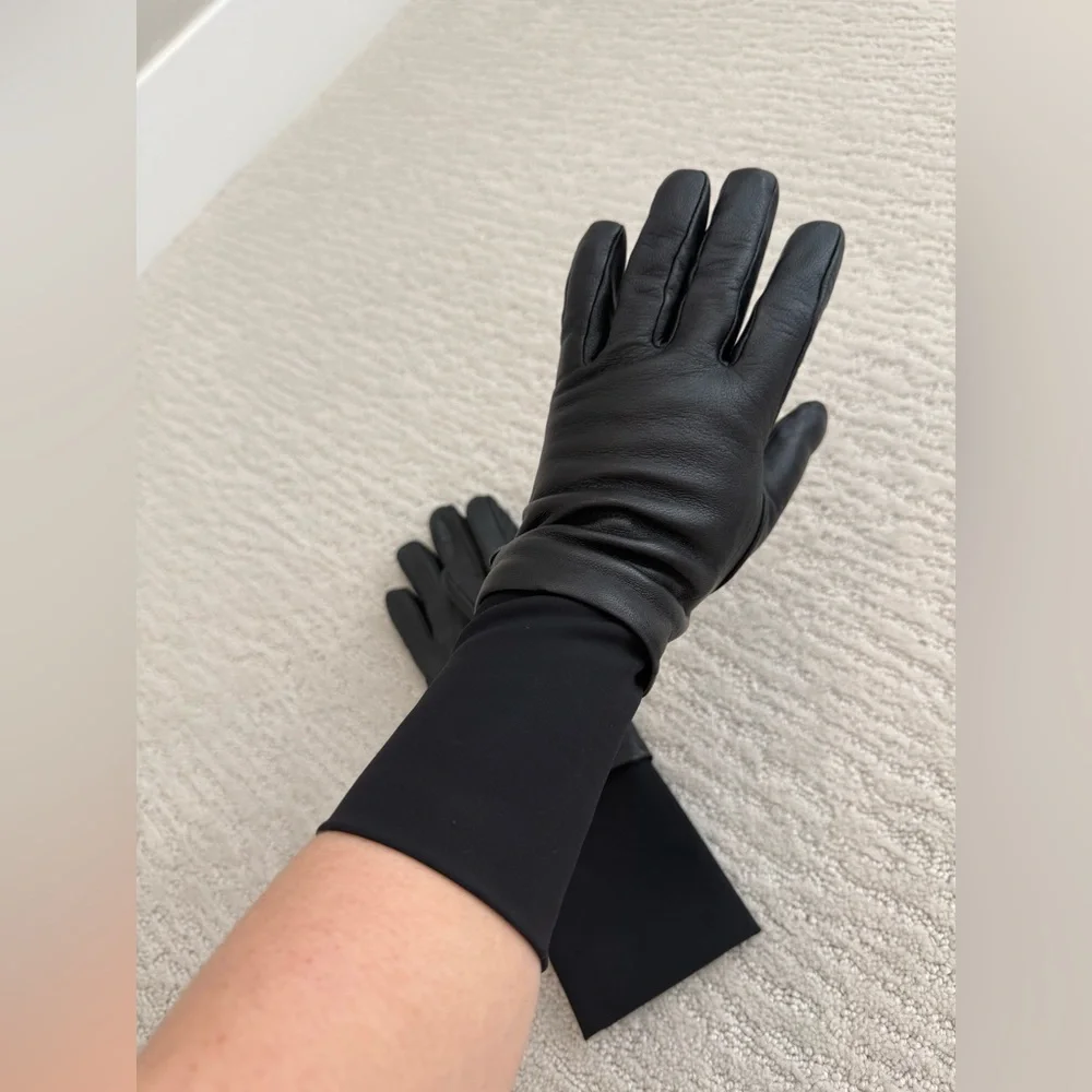 Canada Goose Leather Gloves 6013L $195 women’s small